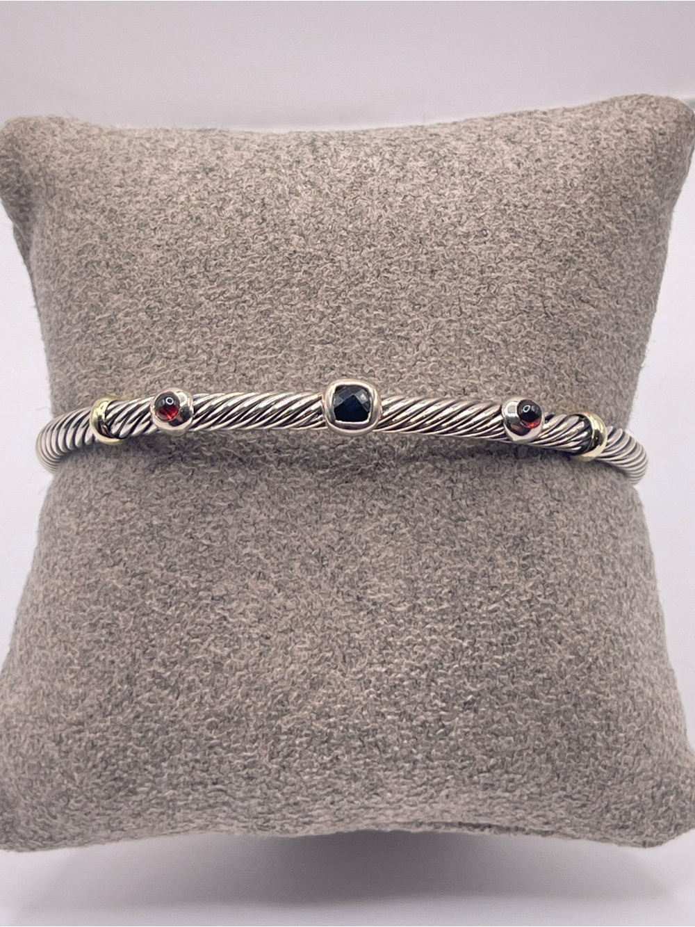 David Yurman 3mm Renaissance Bracelet with Gold, Black Onyx, and Garnet - Picture 12 of 12